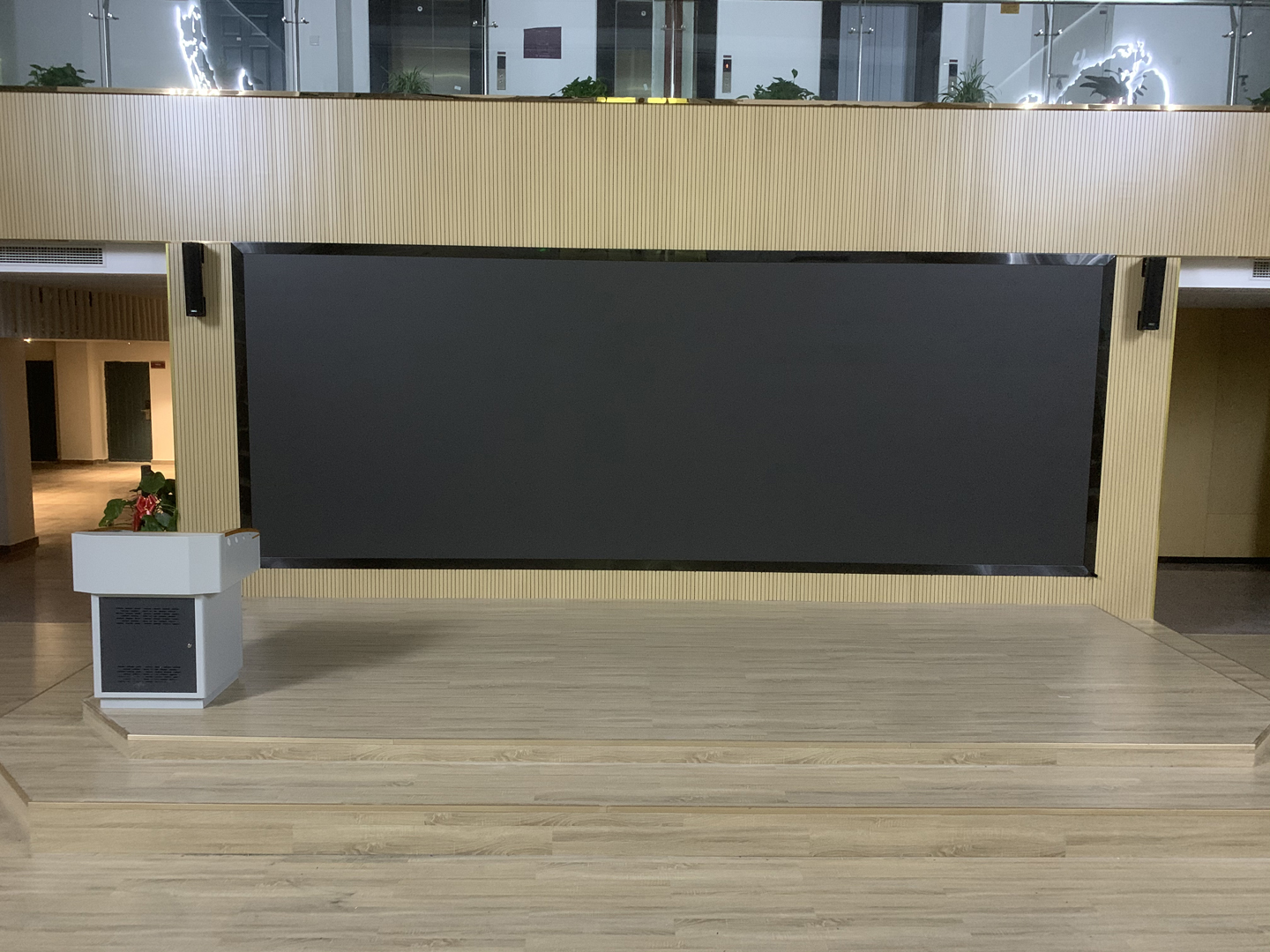 湖南某高校小間距LED顯示系統(tǒng)(圖1)